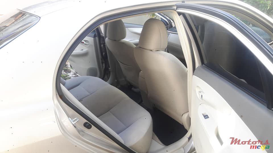 2006' Toyota Axio photo #3