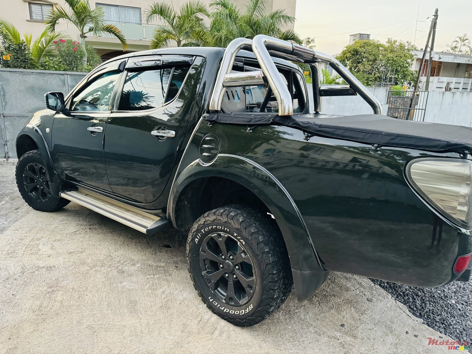 2010' Mitsubishi L200 Automatic Transmission photo #2