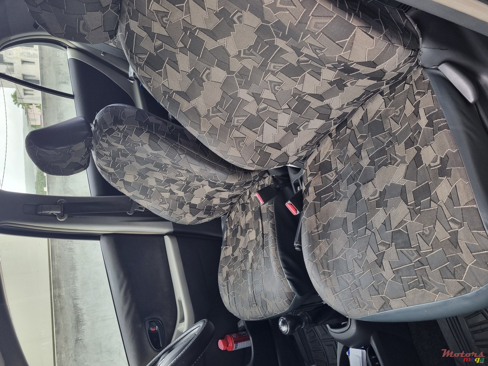 2011' Toyota Yaris photo #3