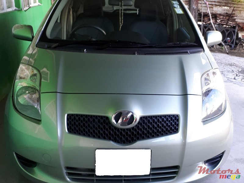 2006' Toyota Vitz photo #3