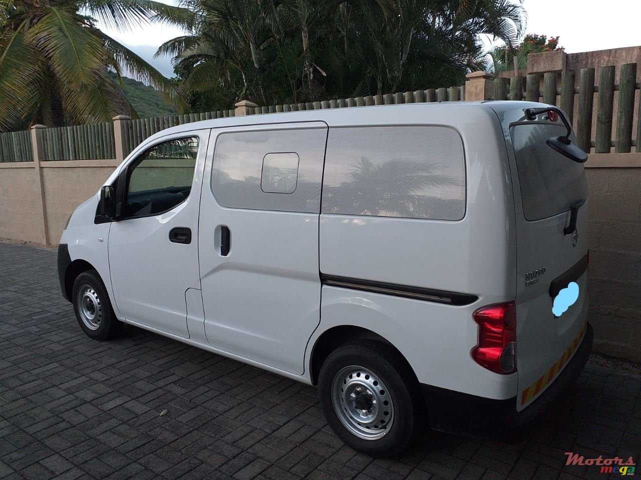 2014' Nissan NV 200 photo #5