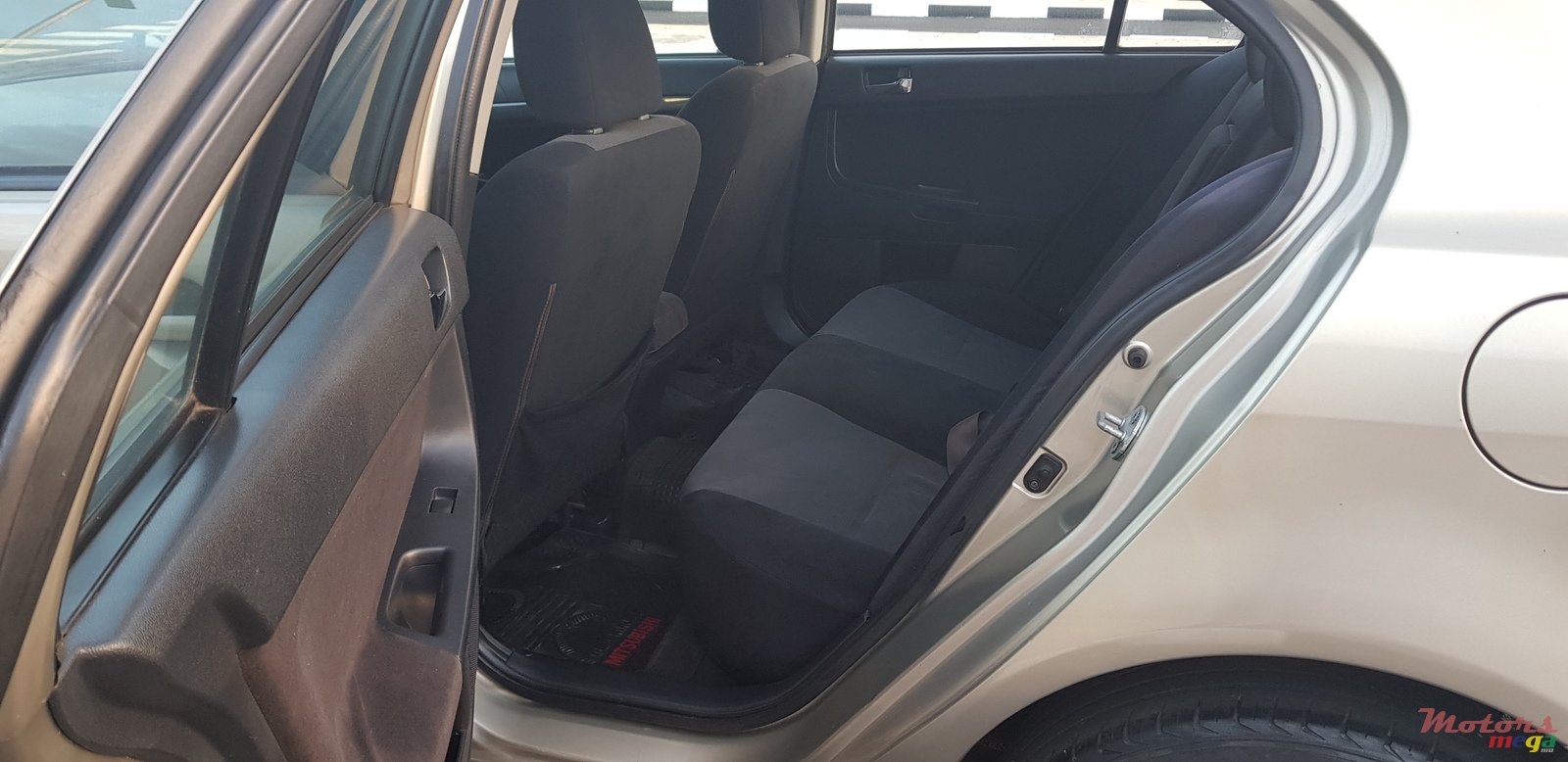 2010' Mitsubishi Lancer Ex photo #7