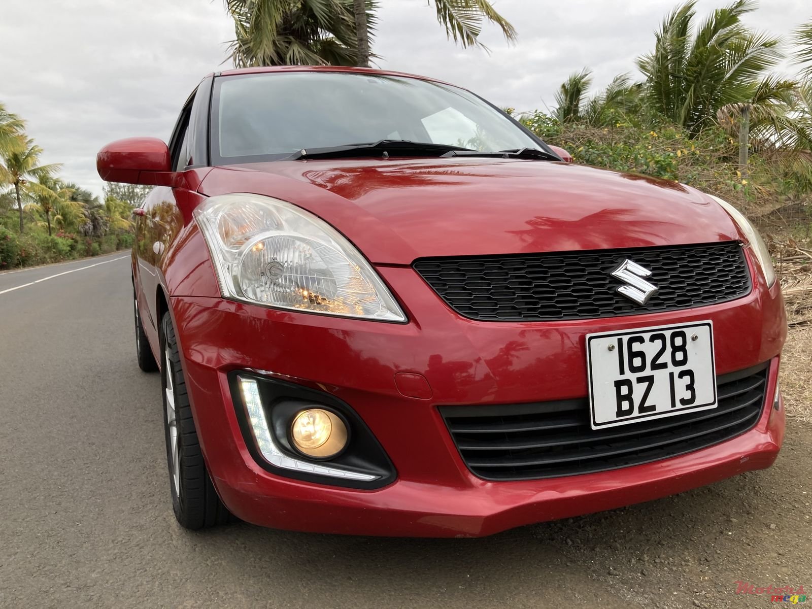 2013' Suzuki Swift photo #2