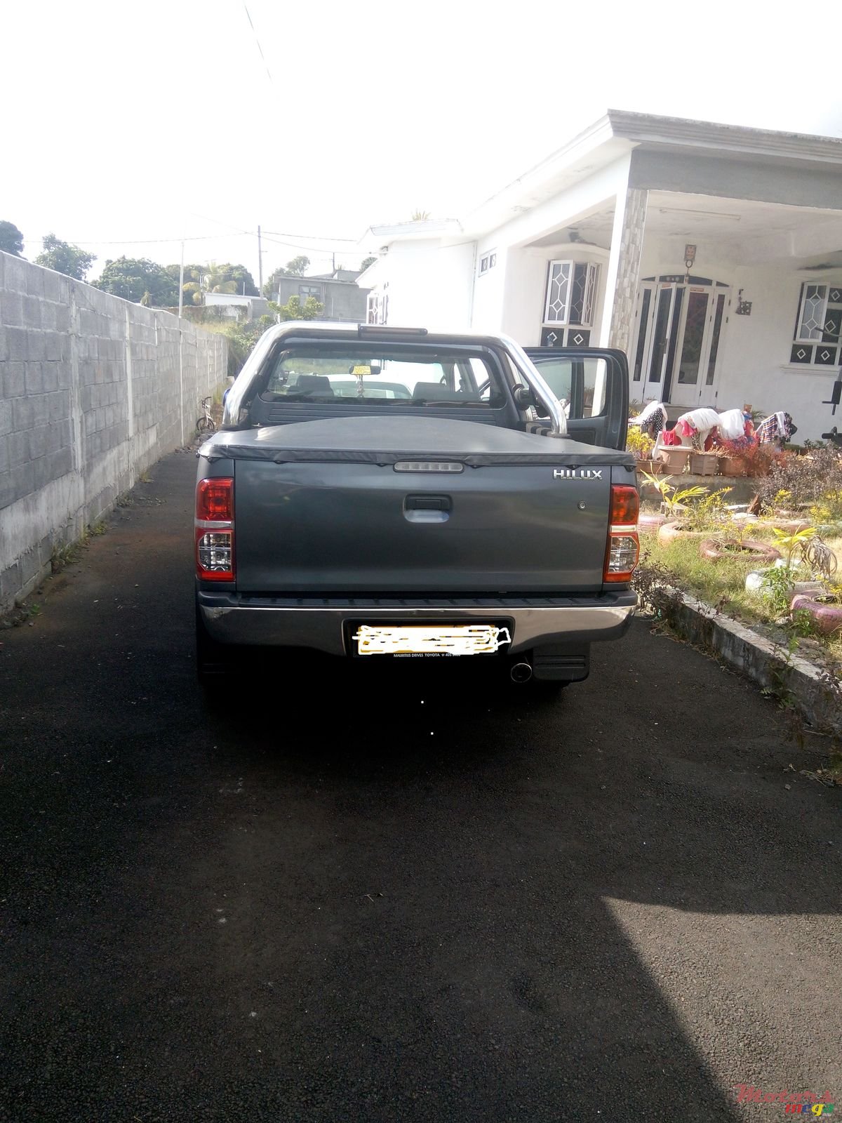 2013' Toyota Hilux photo #1