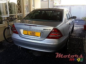 2001' Mercedes-Benz 220 photo #3