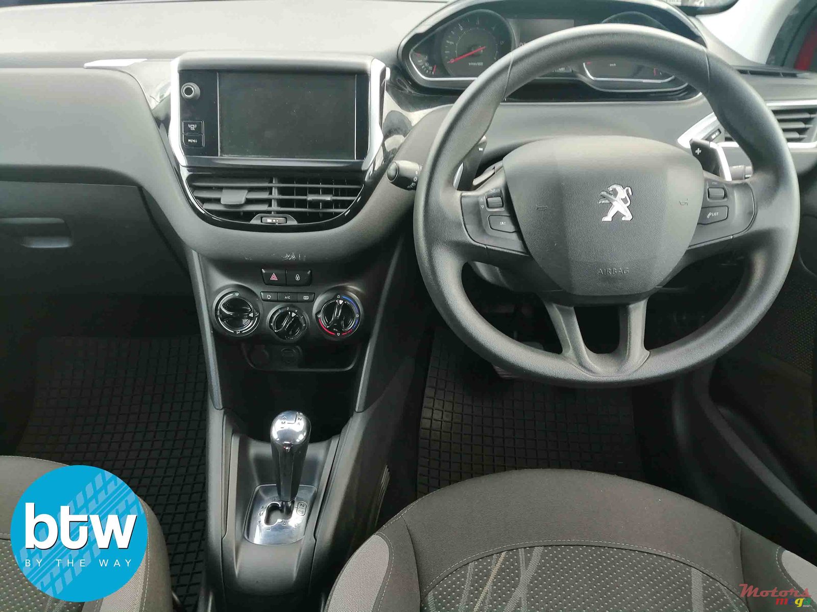 2013' Peugeot 208 e-HDI photo #5