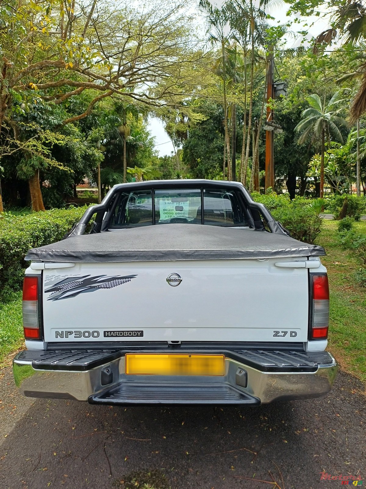 2012' Nissan Hardbody photo #1