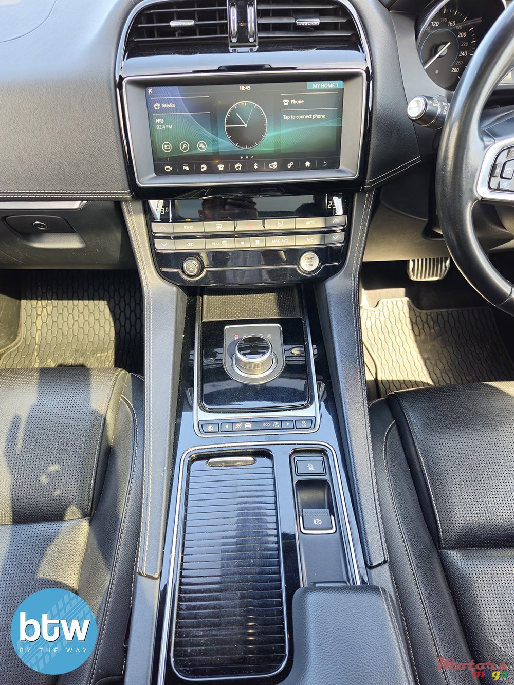 2019' Jaguar F-Pace R-Sport photo #7