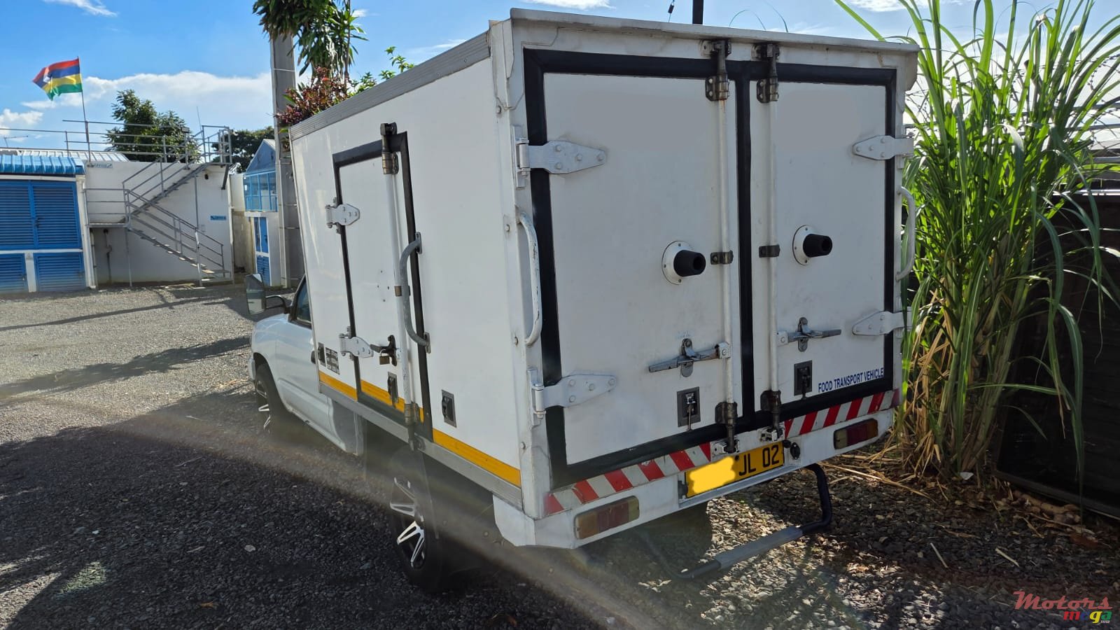 2002' Toyota Hilux photo #2