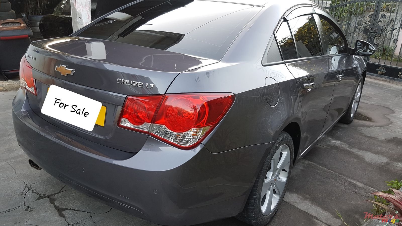 2011' Chevrolet Cruze photo #4