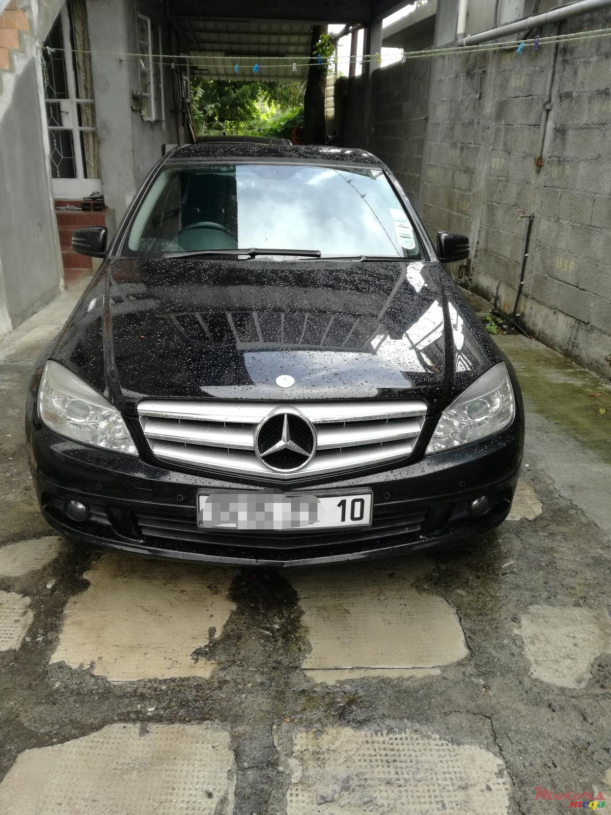 2010' Mercedes-Benz C-Class C180 blue efficiency photo #4