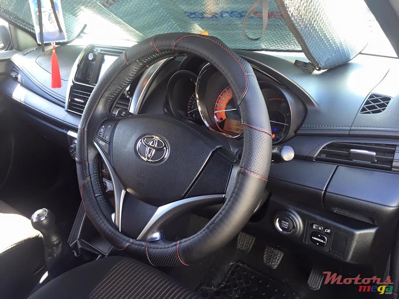 2016' Toyota UNIVERSAL STEERING COVER photo #1