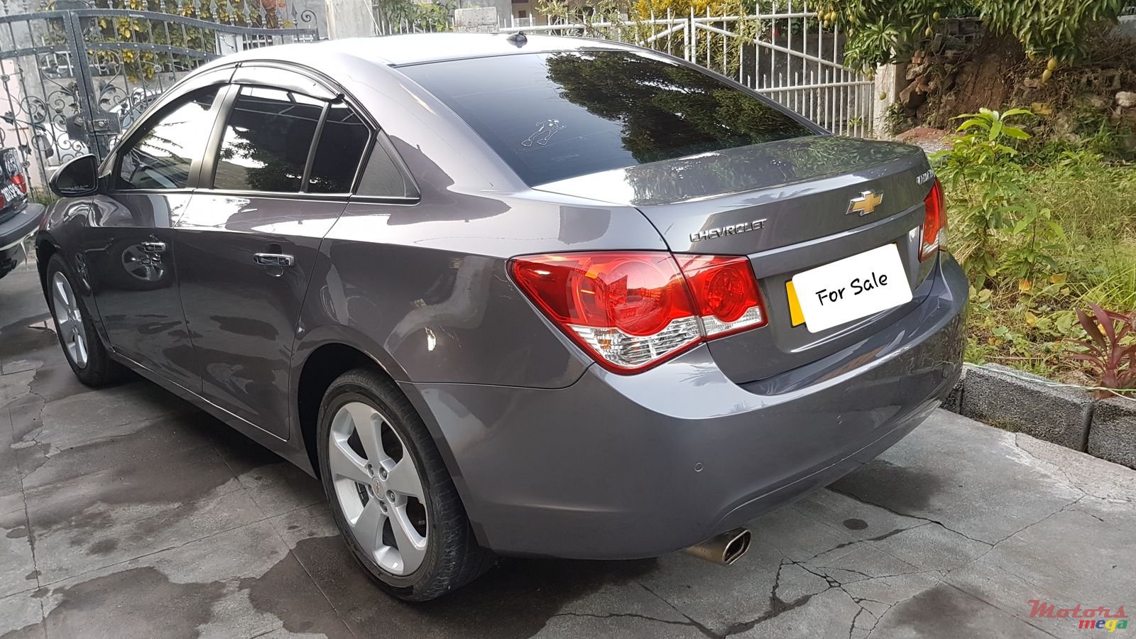 2011' Chevrolet Cruze photo #5