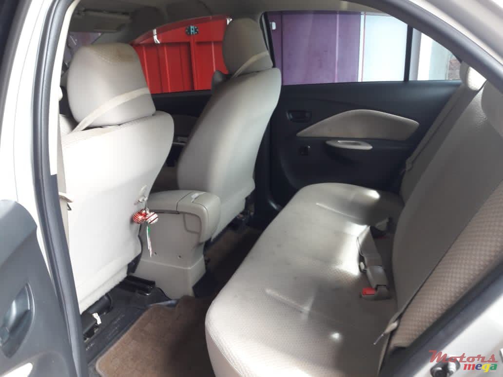 2007' Toyota Belta saloon photo #2