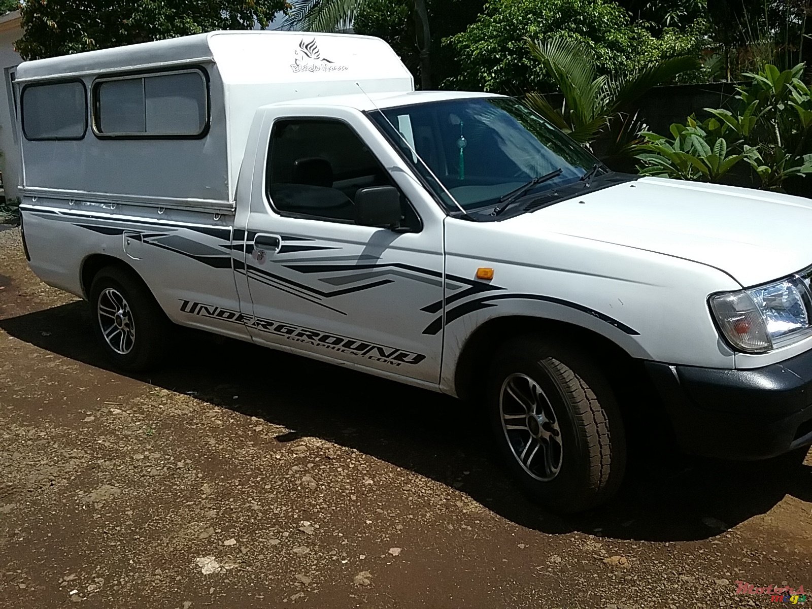 2002' Nissan Pickup photo #1