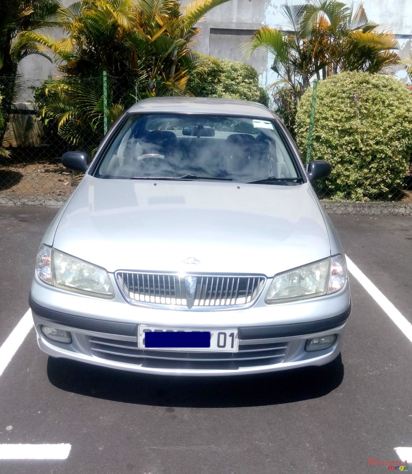 2001' Nissan Sunny photo #2
