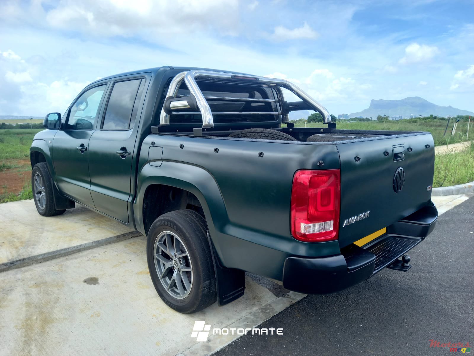 2017' Volkswagen Amarok TDI photo #3