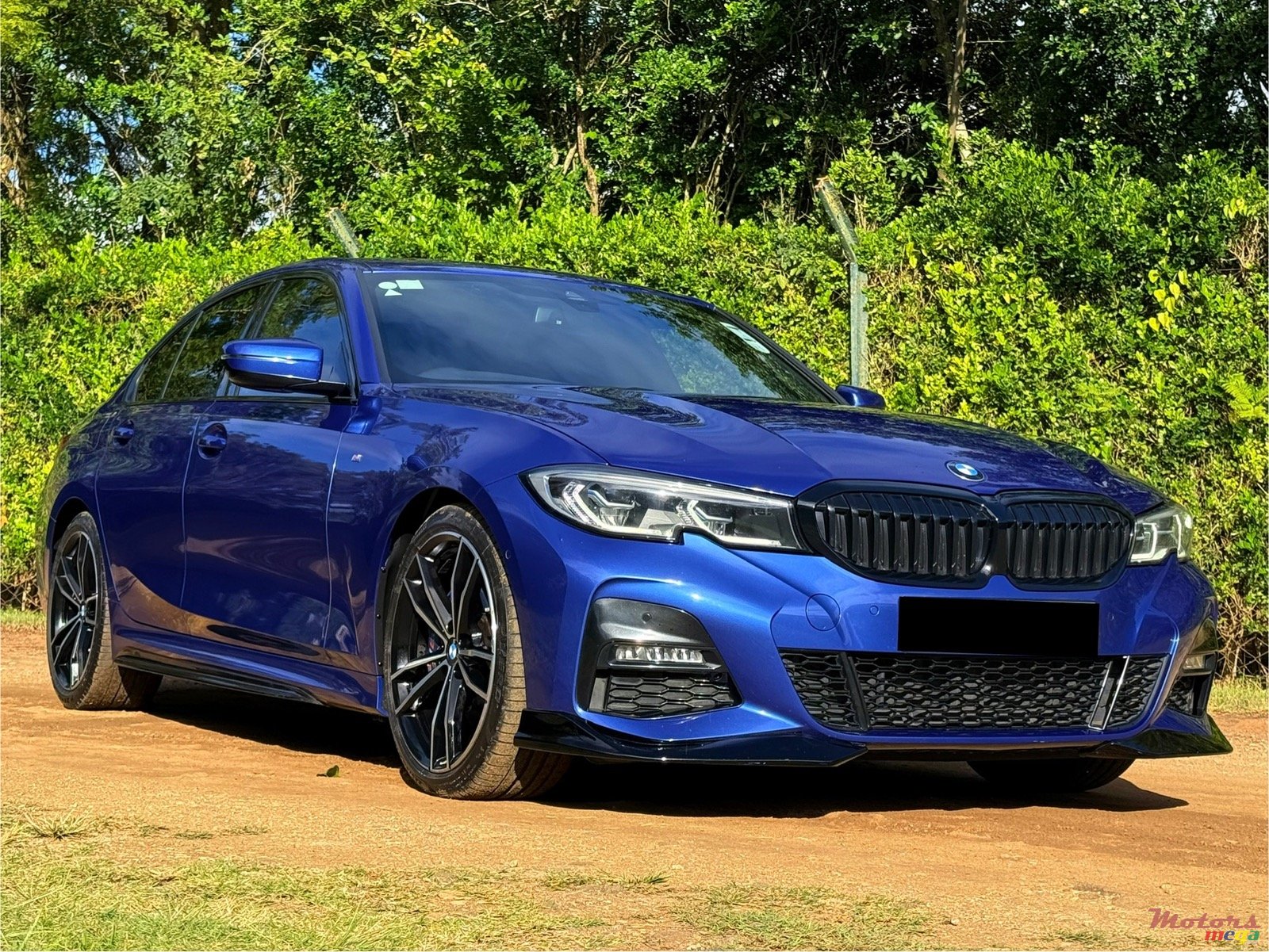 2019' BMW 330 photo #2