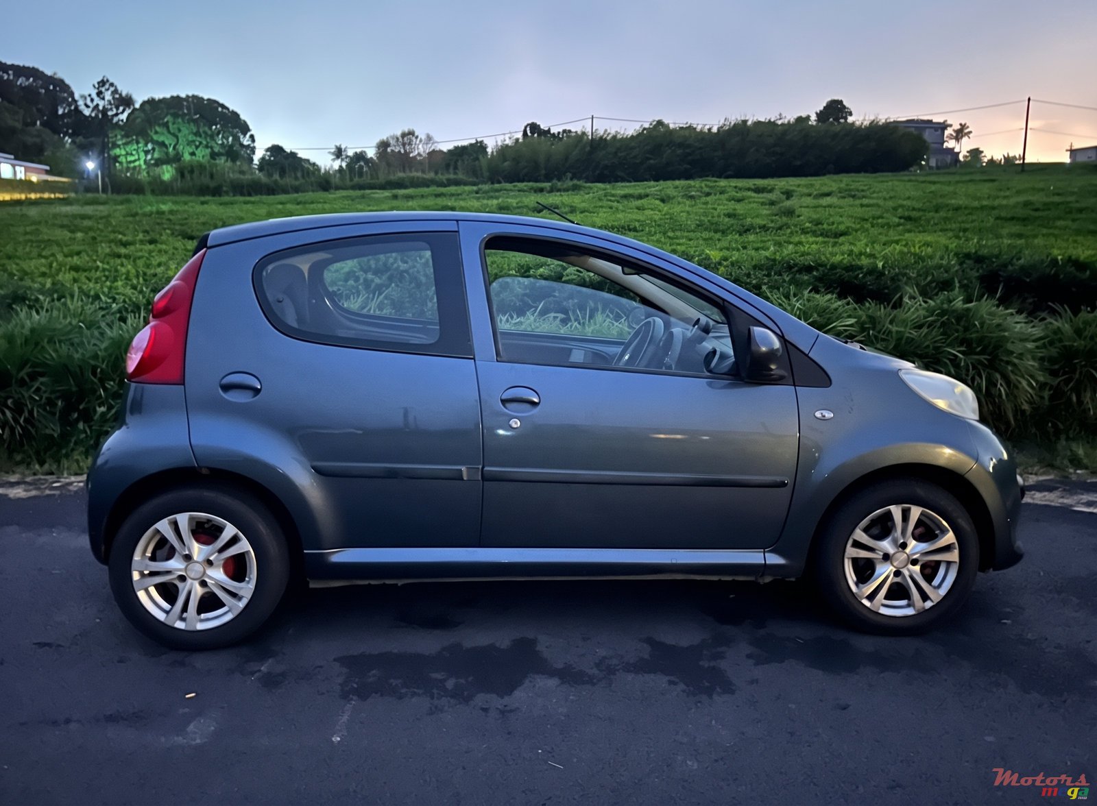 2008' Peugeot 107 photo #2