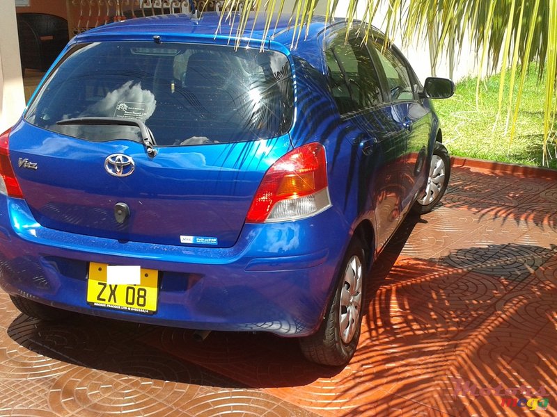 2008' Toyota Vitz photo #3