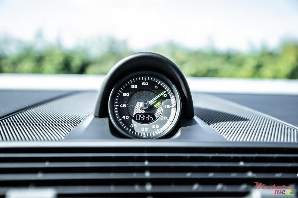 2017' Porsche Panamera photo #6