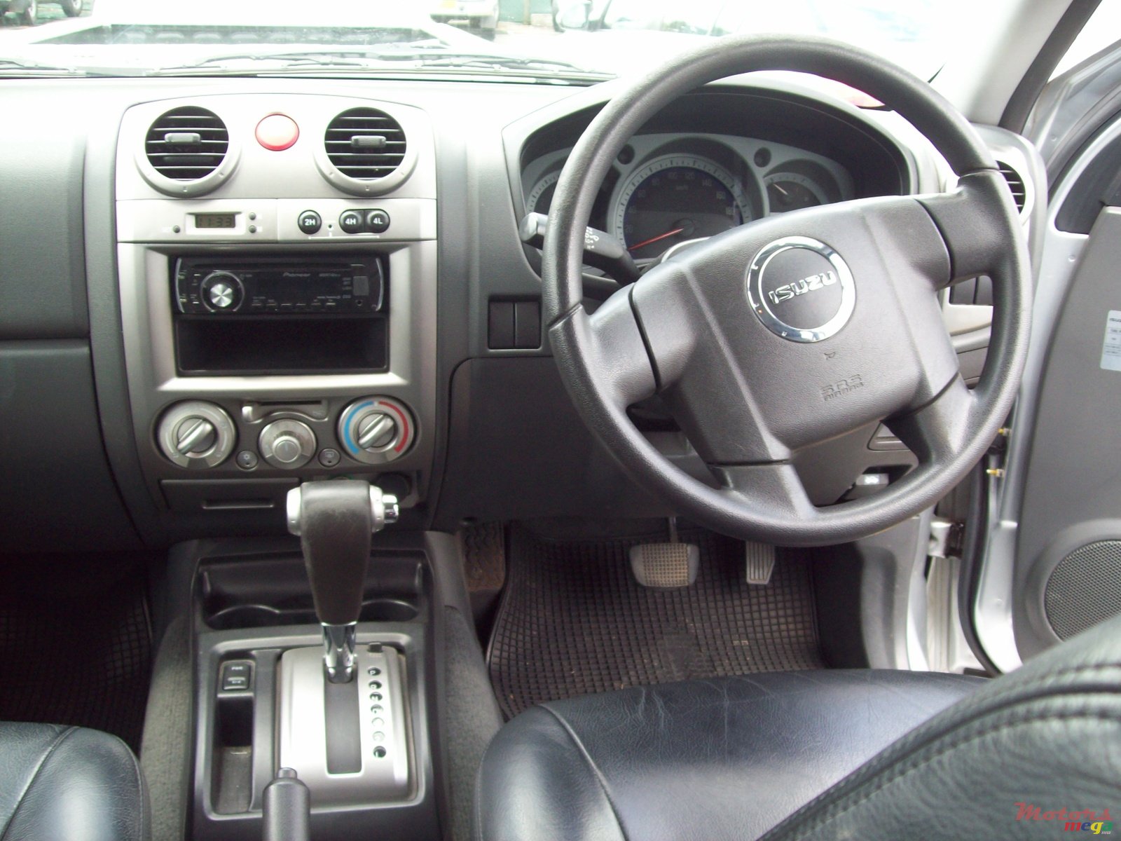 2009' Isuzu D-Max photo #5