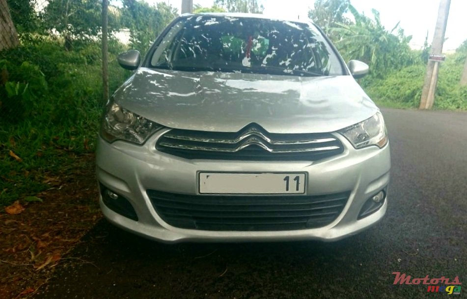 2011' Citroen C4 photo #3