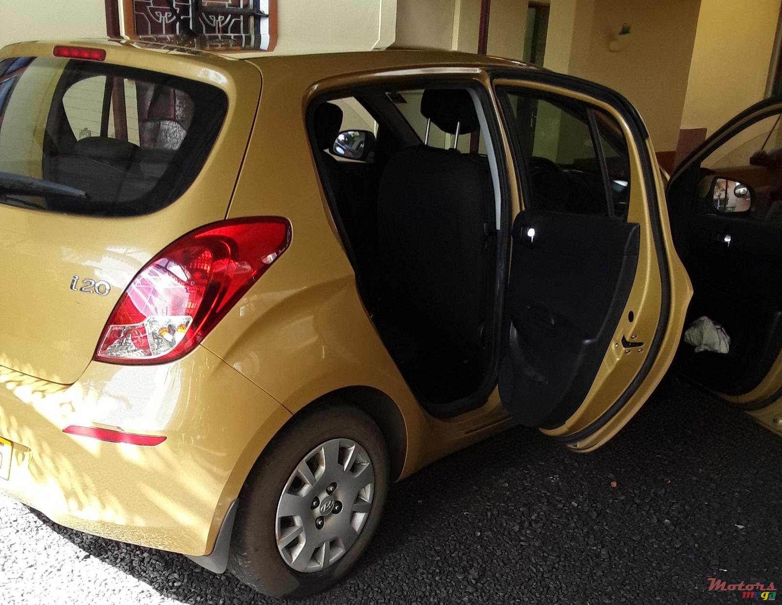 2015' Hyundai i20 photo #1