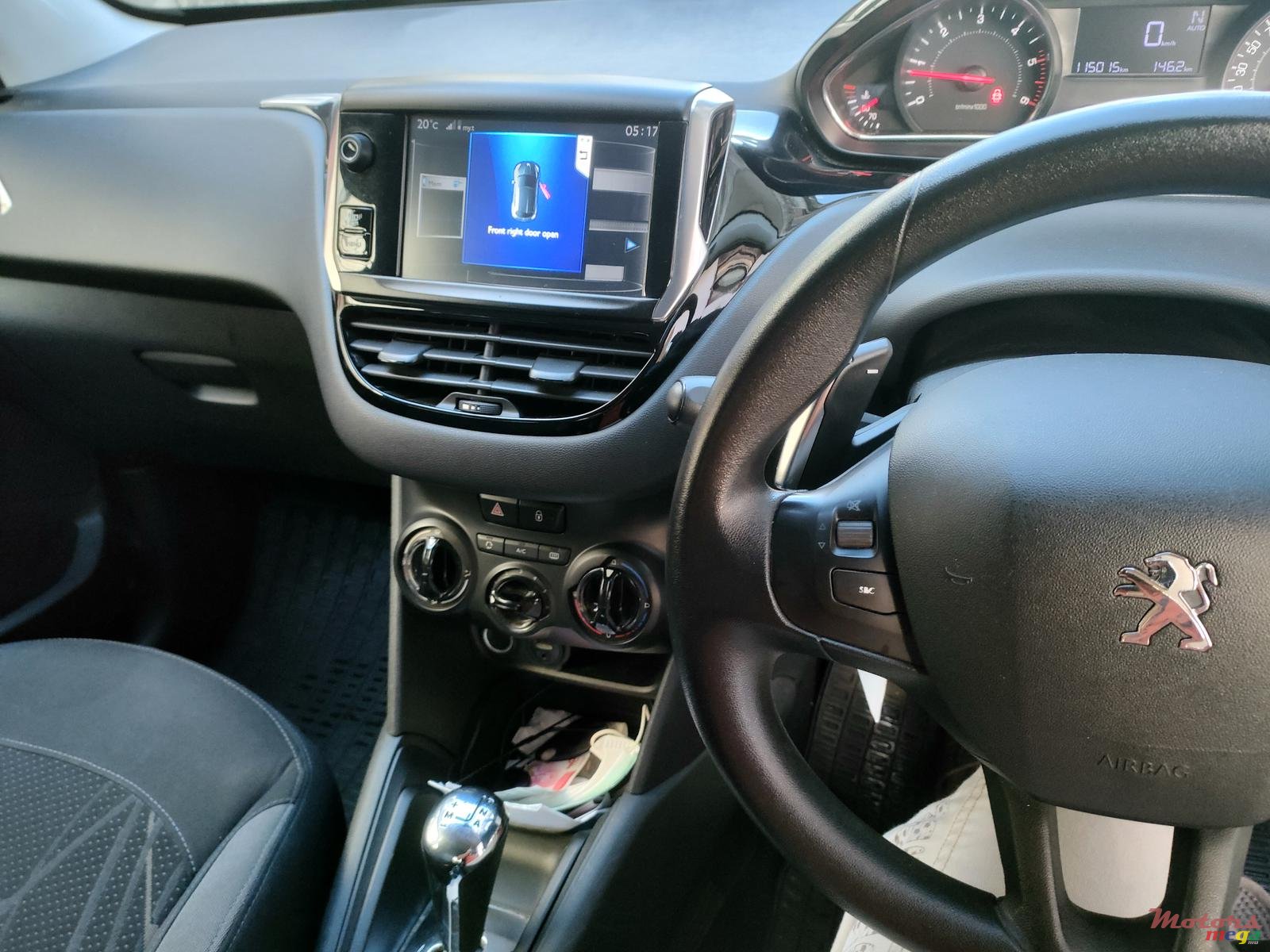 2014' Peugeot 208 photo #6