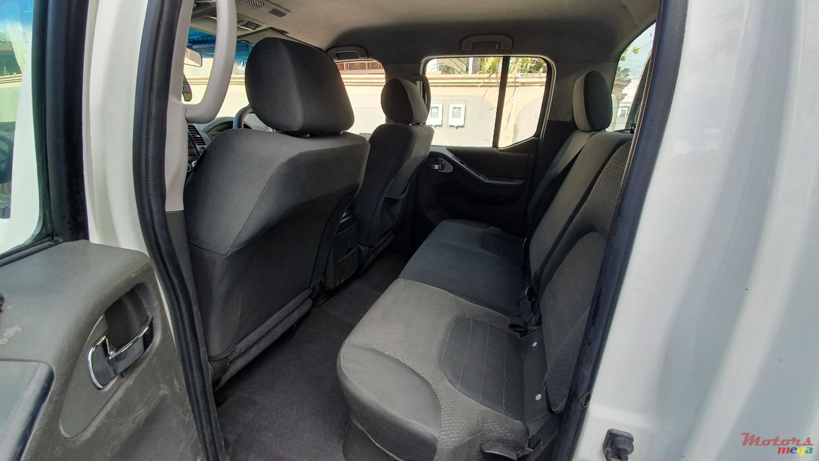 2011' Nissan Navara Navara 4x4 photo #7