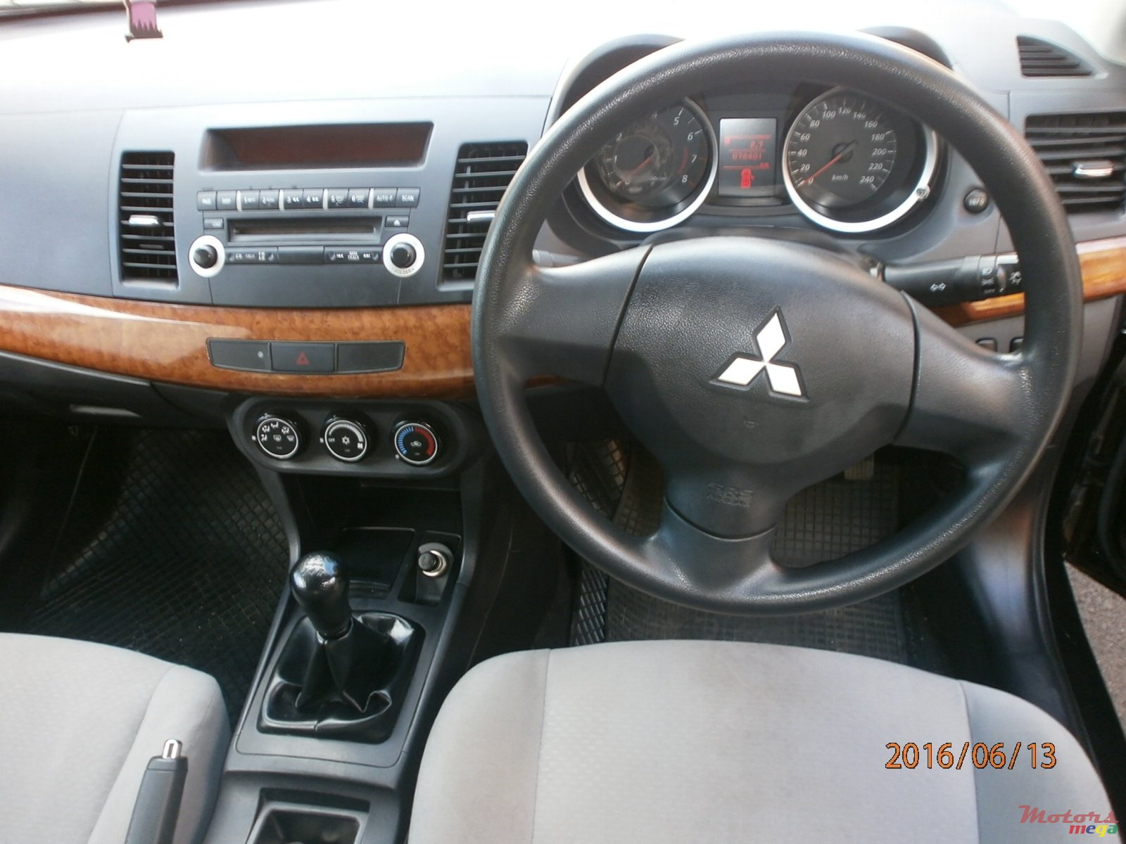 2011' Mitsubishi Lancer EX photo #4