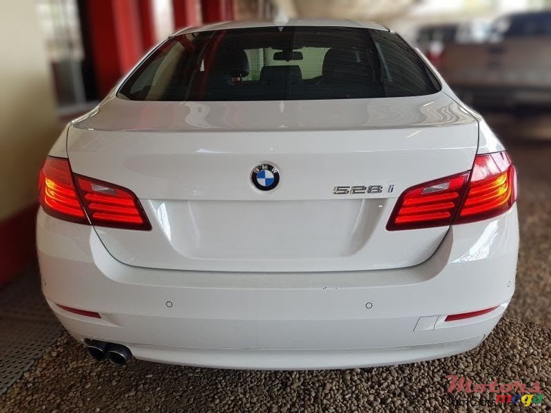 2010' BMW 528 photo #5