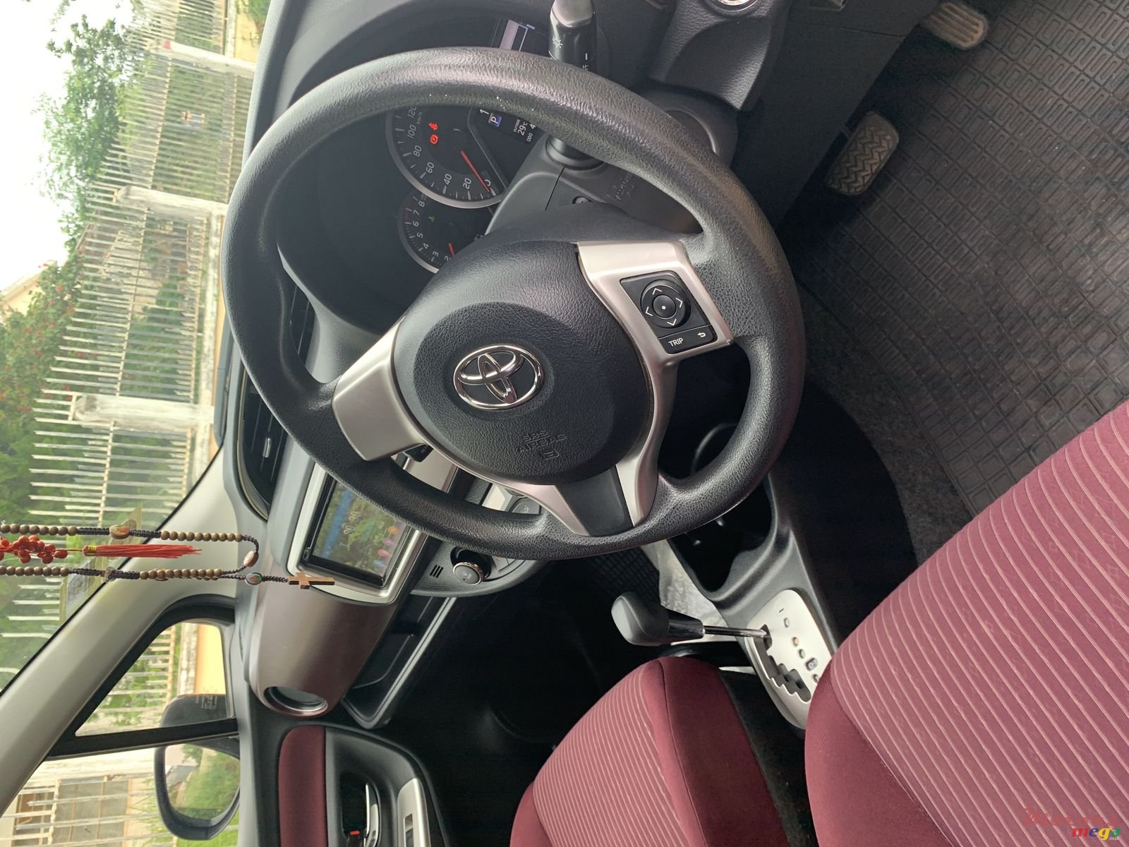 2014' Toyota Vitz photo #4