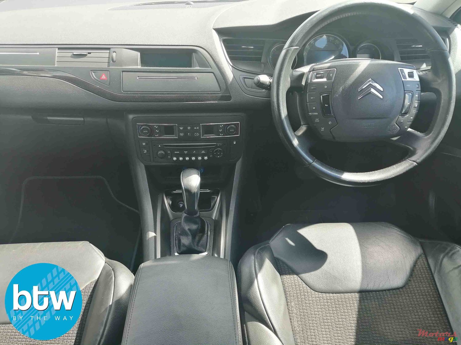 2010' Citroen C5 photo #6