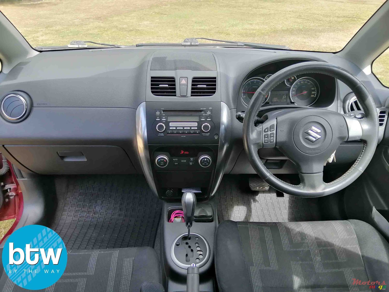 2011' Suzuki SX4 photo #5