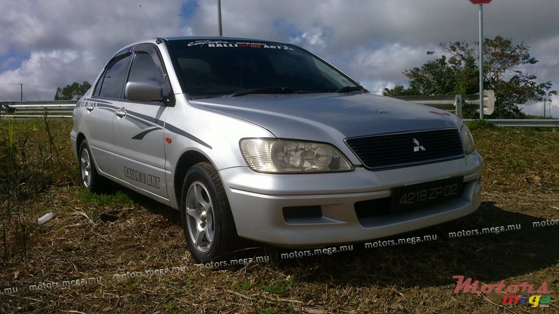 2002' Mitsubishi Lancer photo #2
