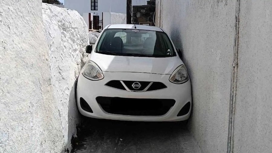 Tiny Nissan Micra Gets Stuck When Tourist Turns Down Narrow Alley