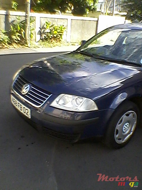 2002' Volkswagen Passat photo #1