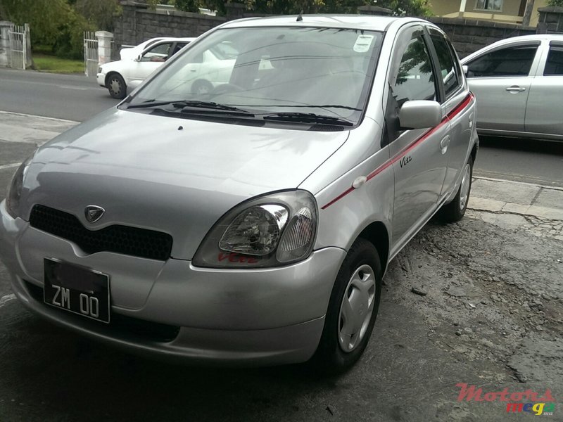 2000' Toyota Vitz photo #1