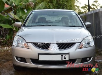 2004' Mitsubishi Lancer photo #2