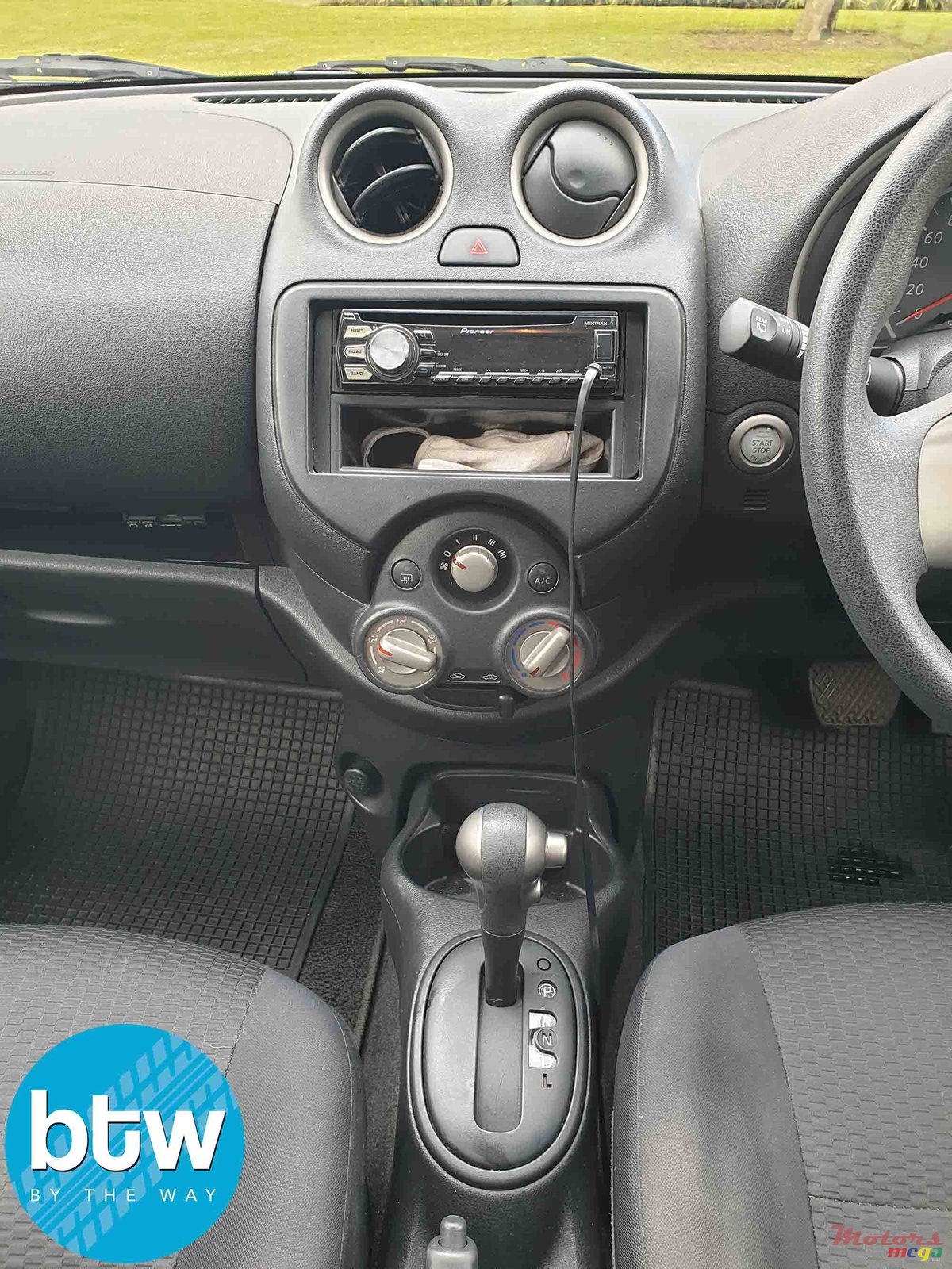 2013' Nissan March photo #4