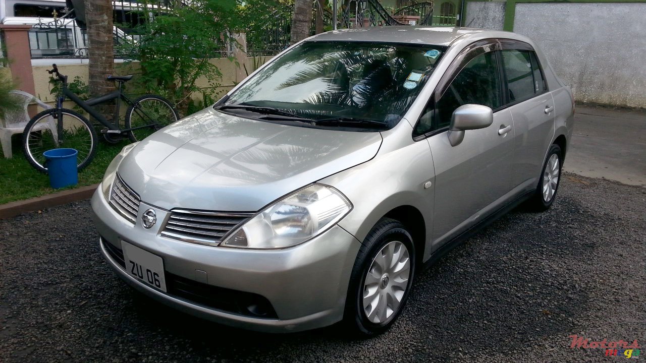 2006' Nissan Tiida photo #1