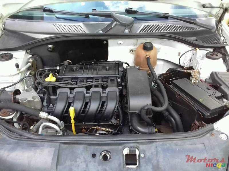 2004' Renault Clio 1124cc injection photo #3