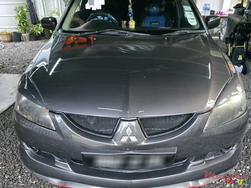 2004' Mitsubishi Lancer photo #1