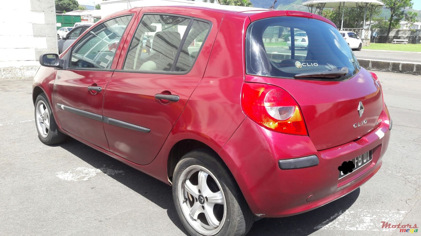 2007' Renault Clio photo #2