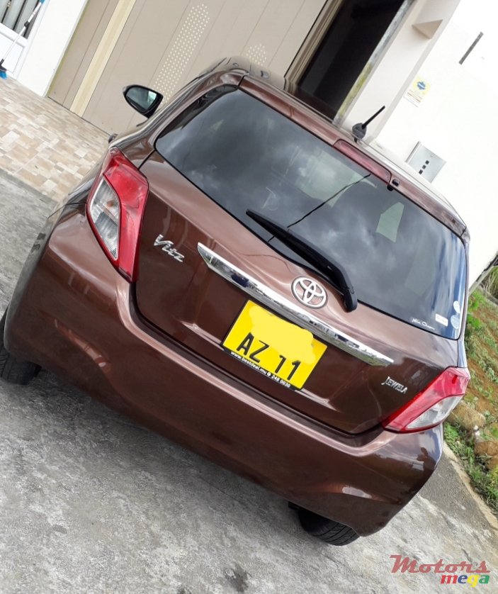2011' Toyota Vitz photo #4