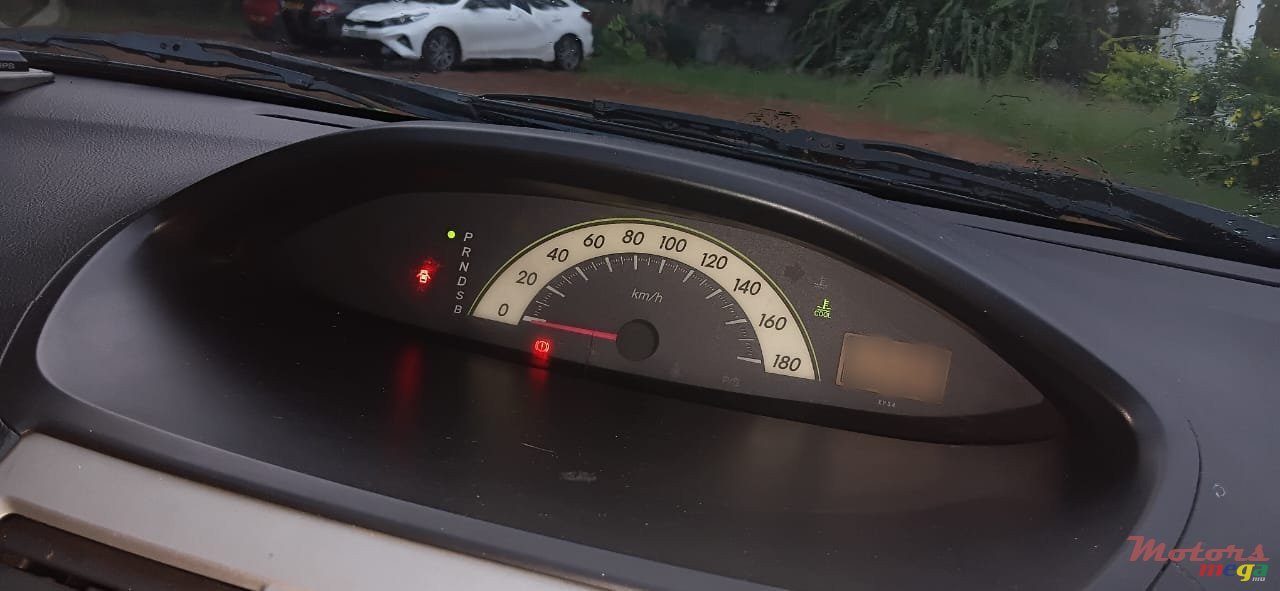 2006' Toyota Belta photo #6