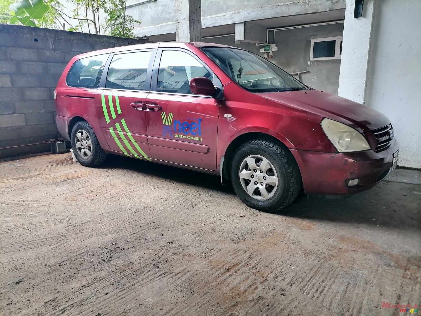 2005' Kia Carnival photo #2