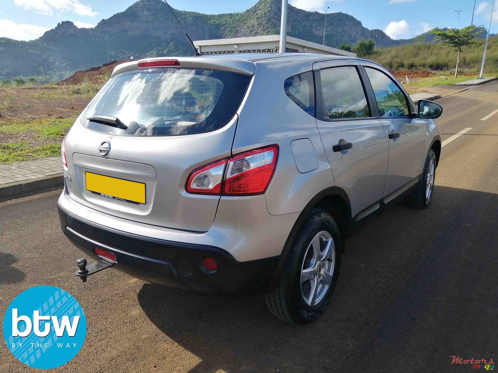 2012' Nissan Qashqai photo #2