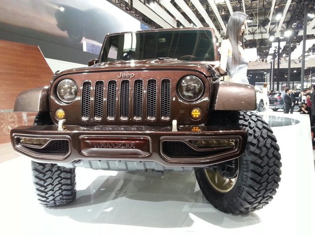 Beijing: Jeep Wrangler & Jeep Renegade Apollo Edition